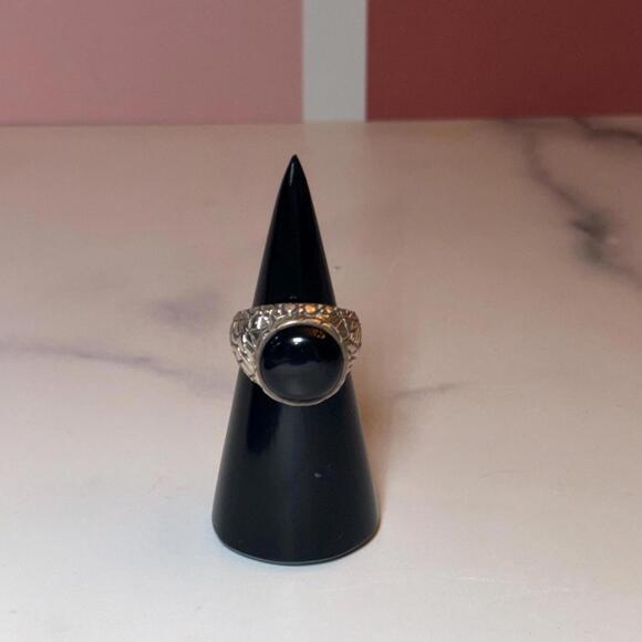Black Onyx Sterling Silver Ring: Size 7 • Classic Gemstone Jewelry - Picture 5 of 9
